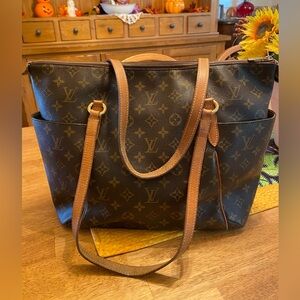 Louis Vuitton Totally Mm Tote